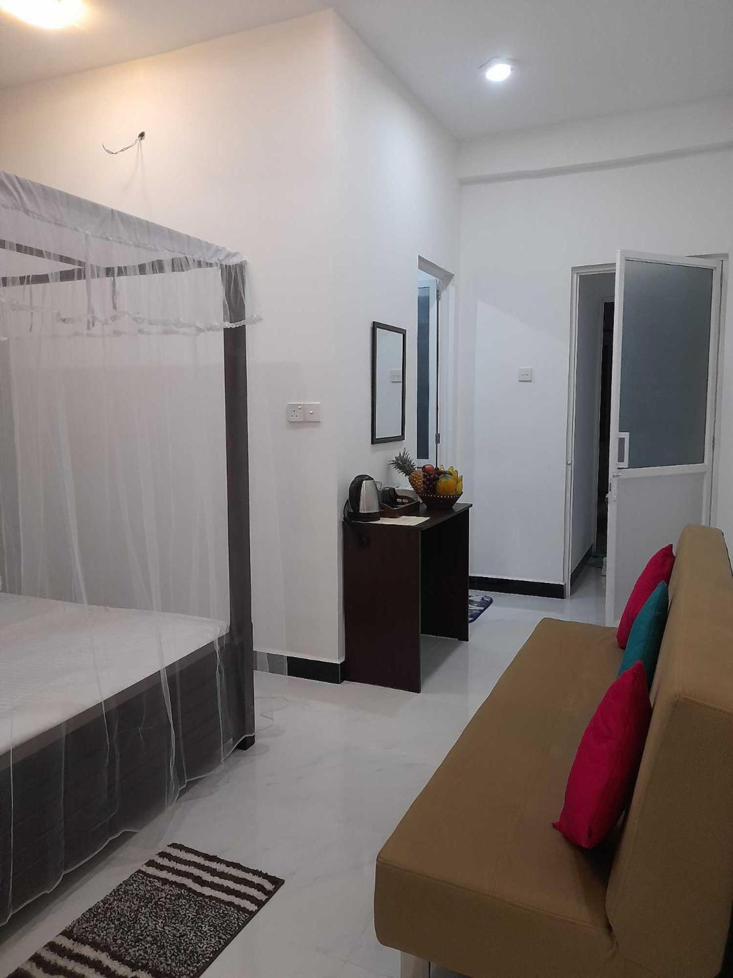 Ella Thenulya Hotel Bagian luar foto