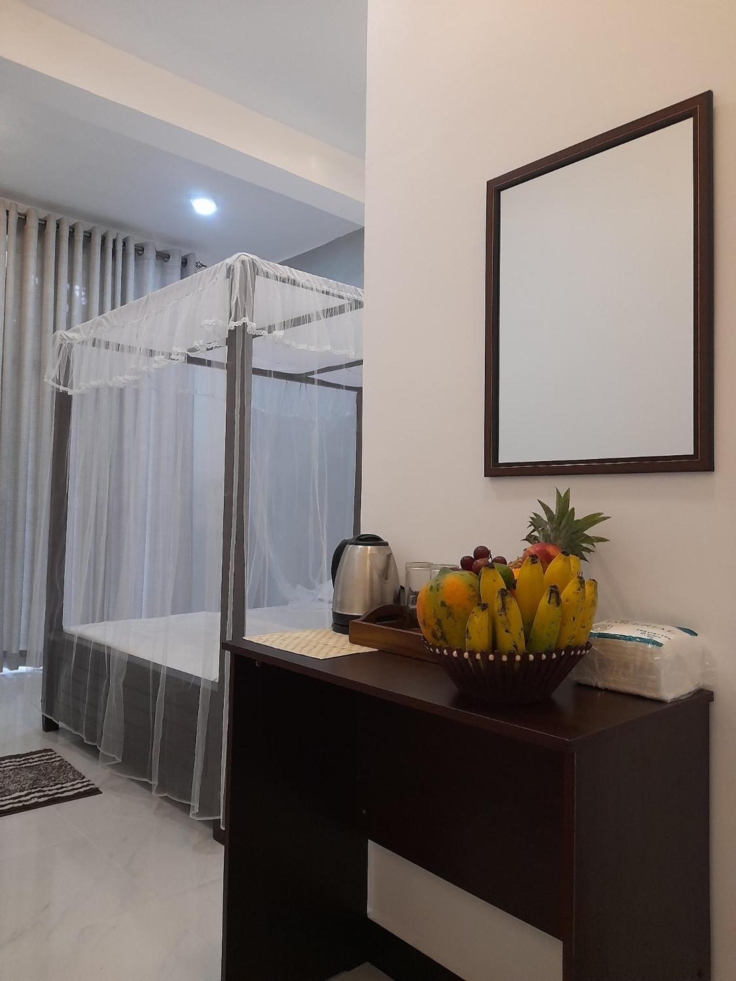 Ella Thenulya Hotel Bagian luar foto