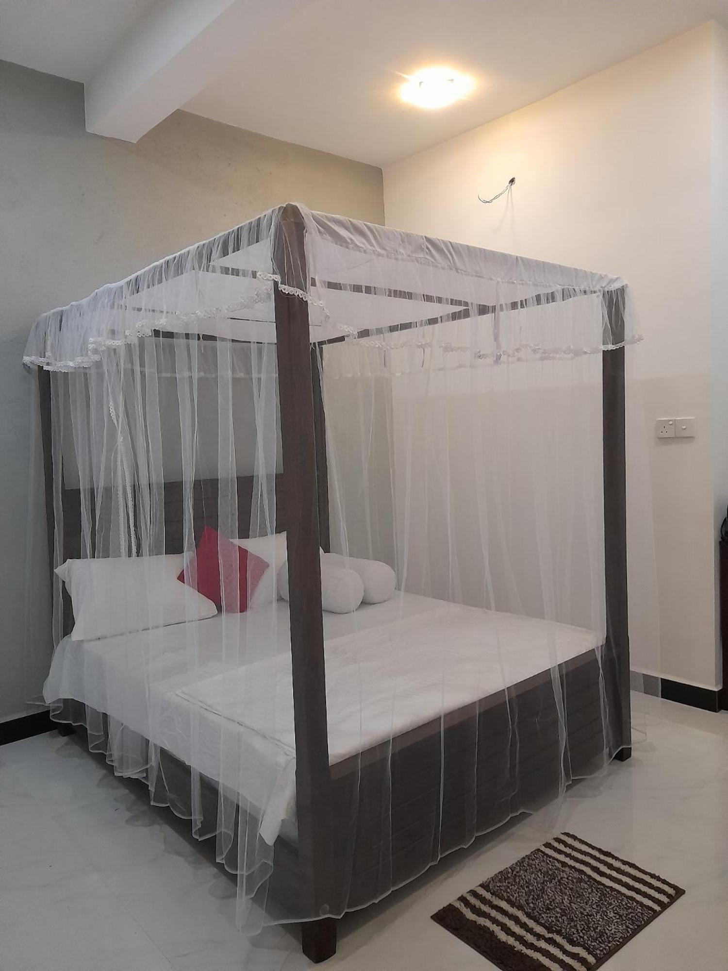 Ella Thenulya Hotel Bagian luar foto