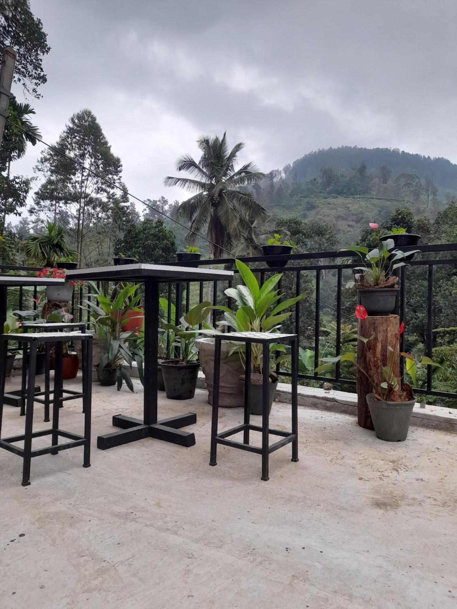Ella Thenulya Hotel Bagian luar foto