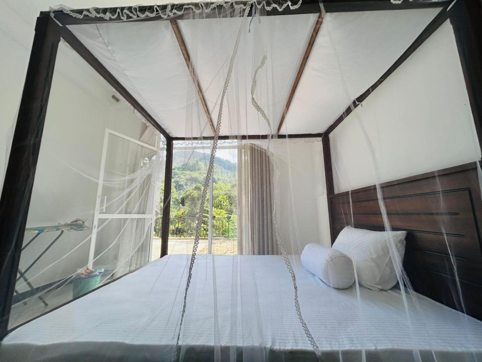 Ella Thenulya Hotel Bagian luar foto