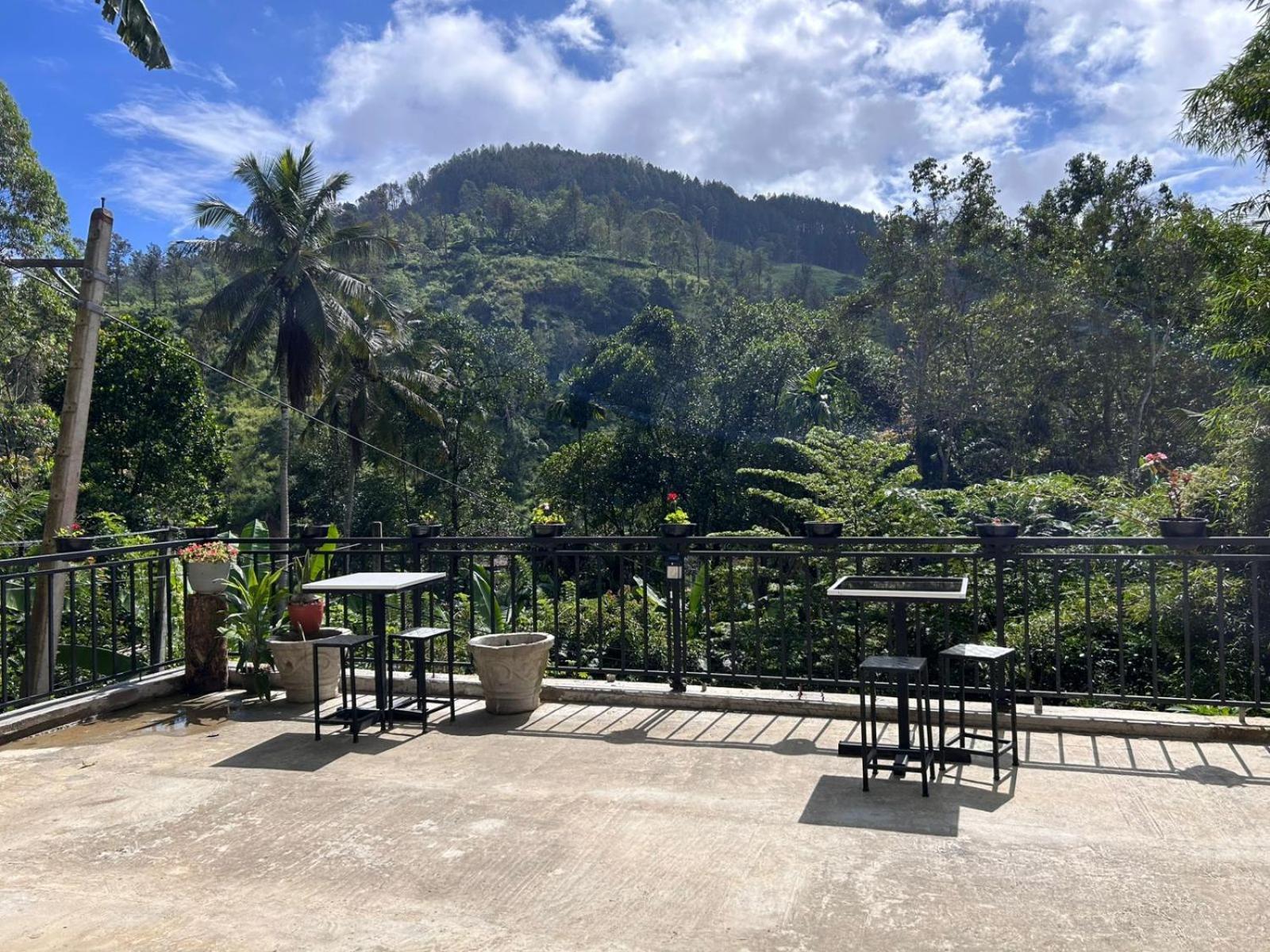 Ella Thenulya Hotel Bagian luar foto