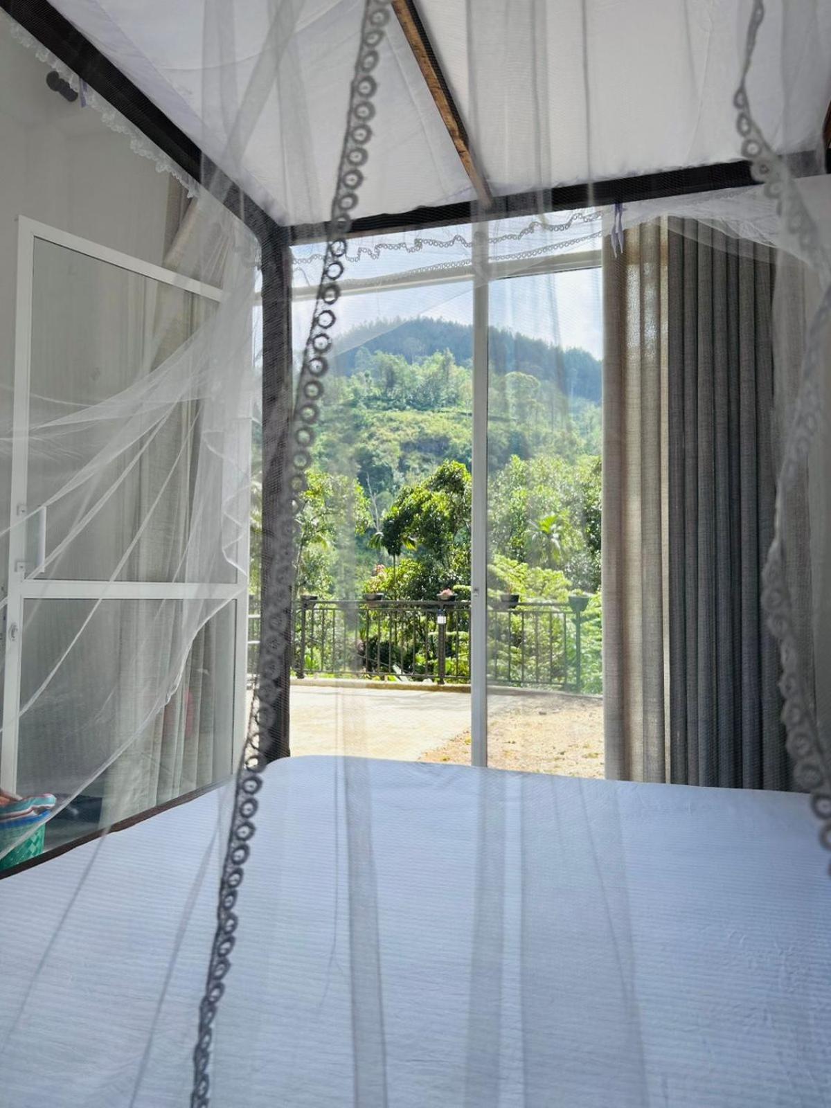 Ella Thenulya Hotel Bagian luar foto