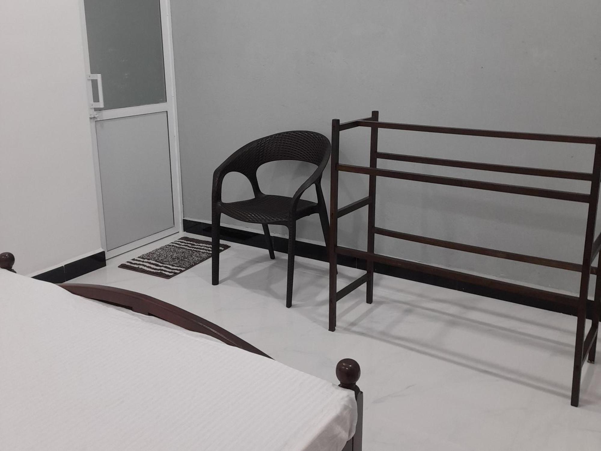 Ella Thenulya Hotel Bagian luar foto