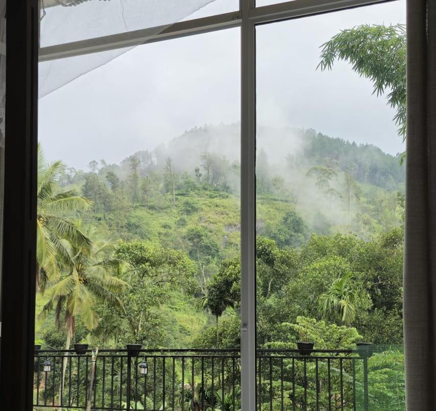 Ella Thenulya Hotel Bagian luar foto
